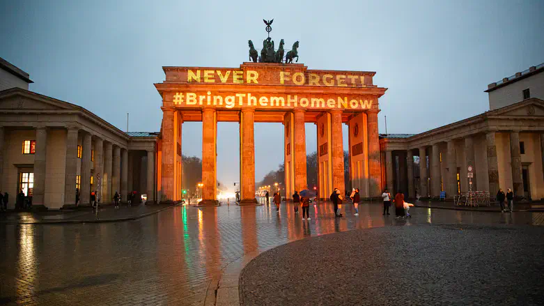 Brandenburg Gate lit in orange in memory of Bibas family