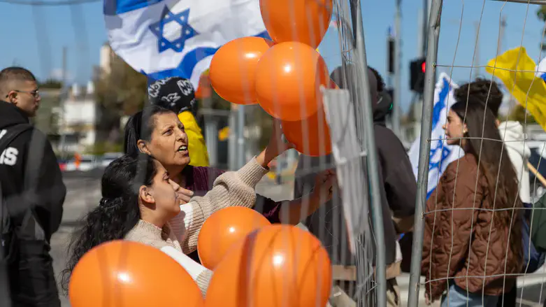 מלווים את נרצחי משפחת ביבס