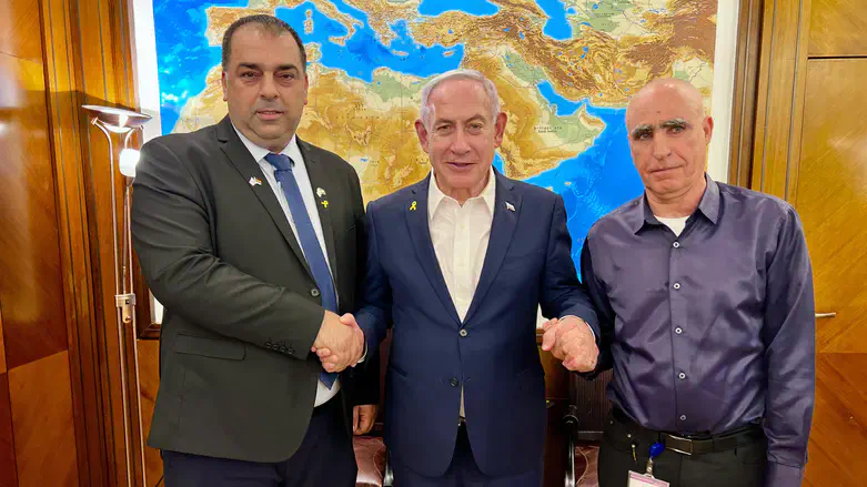 נתניהו עם ח"כ עפיף עבד ועם יאסר ג'דבאן