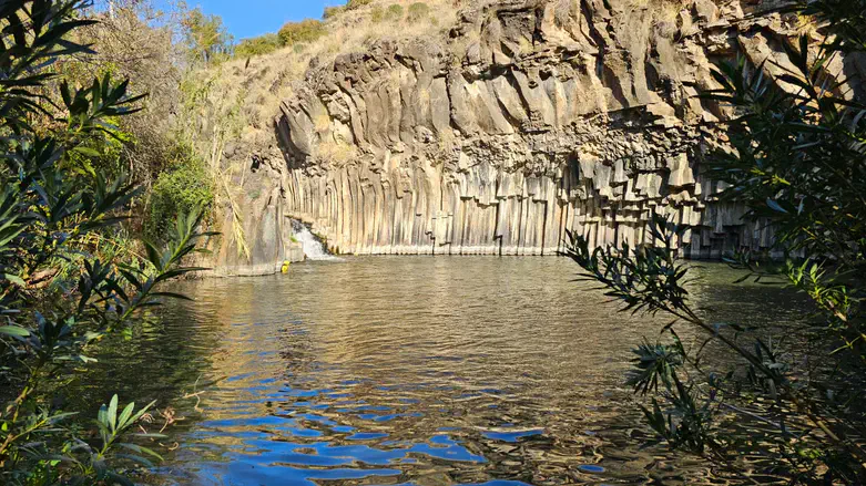 בריכת המשושים בגולן