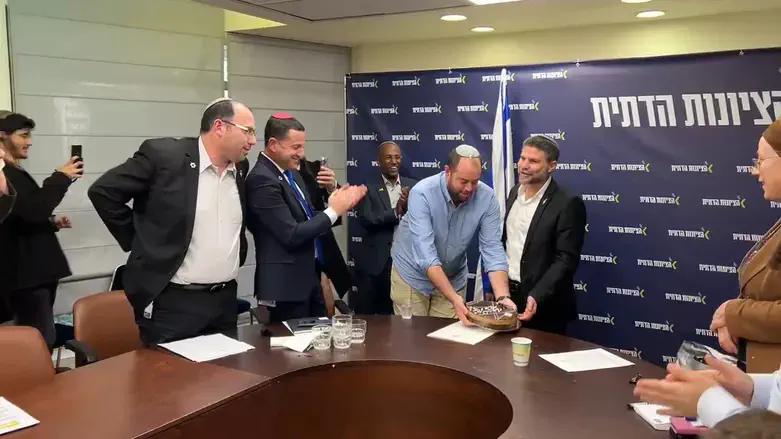 Депутаты "Ха-Ционут ха-Датит" поздравляют Бецалеля Смотрича с днем рождения