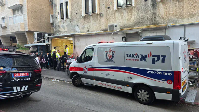 Zaka ambulance outside the mikveh