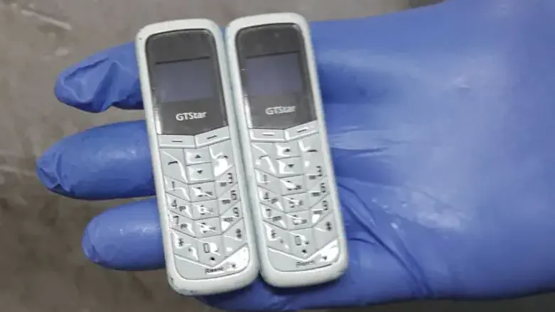 smuggled phones (archive)