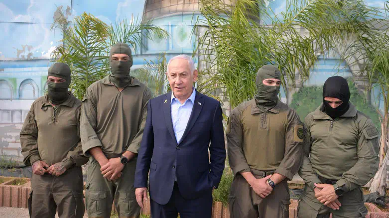Netanyahu with undercover Border Police