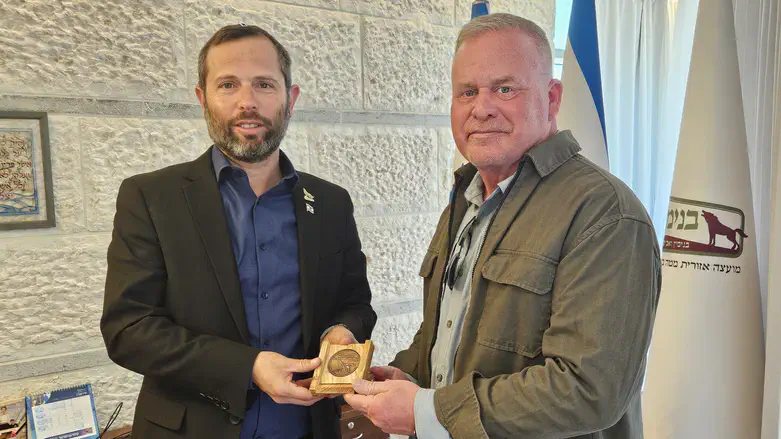גנץ והאגארד