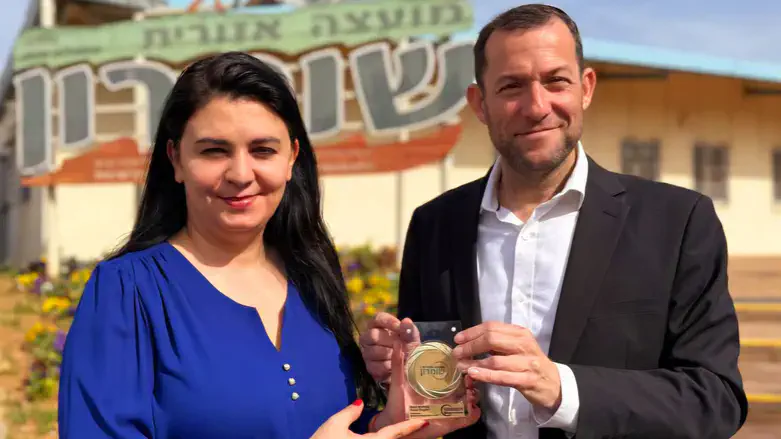 מריה-ג'ורג'יאנה תאודורסקו עם דגן