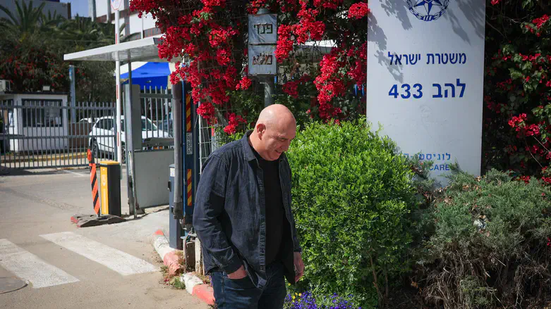 ניר דבורי לאחר עדותו