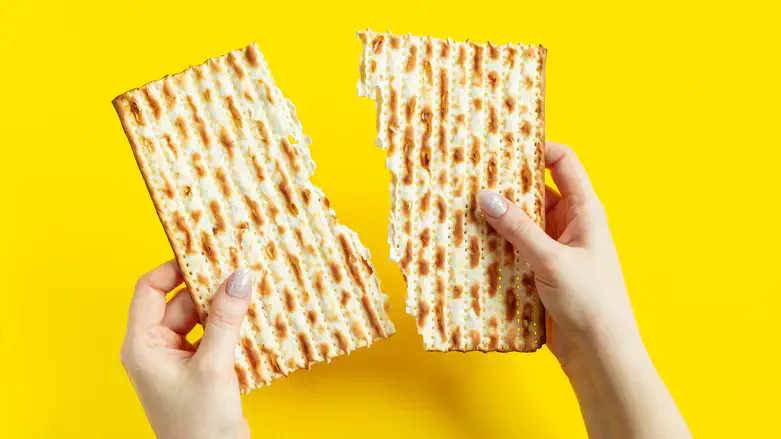 יחץ - שוברים את המצה