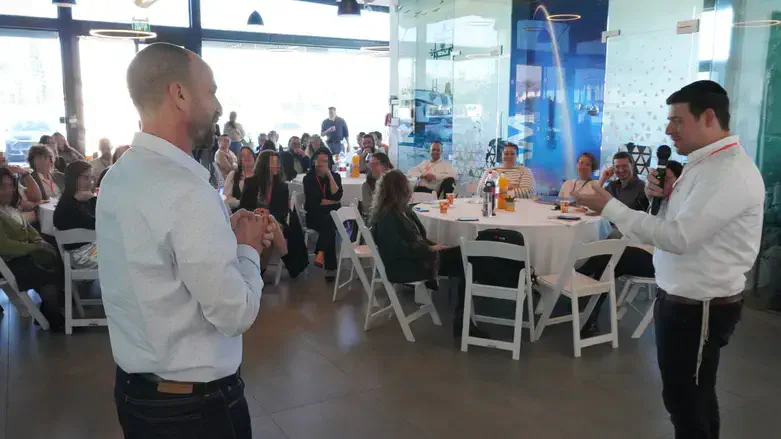 עובדים חרדים שנכנסו לתעשייה האווירית