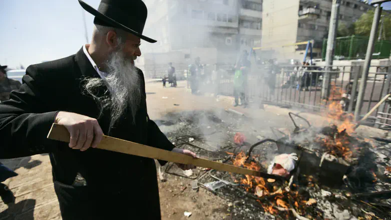 Burning chametz
