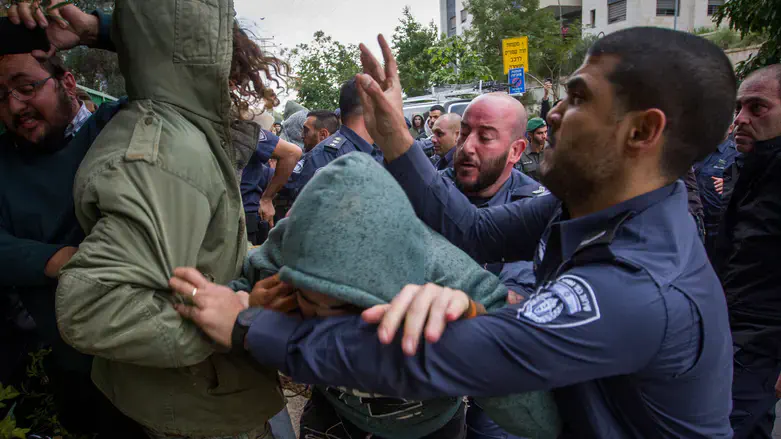 "מתעמרים באנשים נורמטיביים וללא כל עבר פלילי". אילוסטרציה