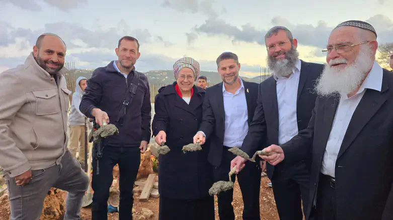הנחת אבן הפינה ברחלים