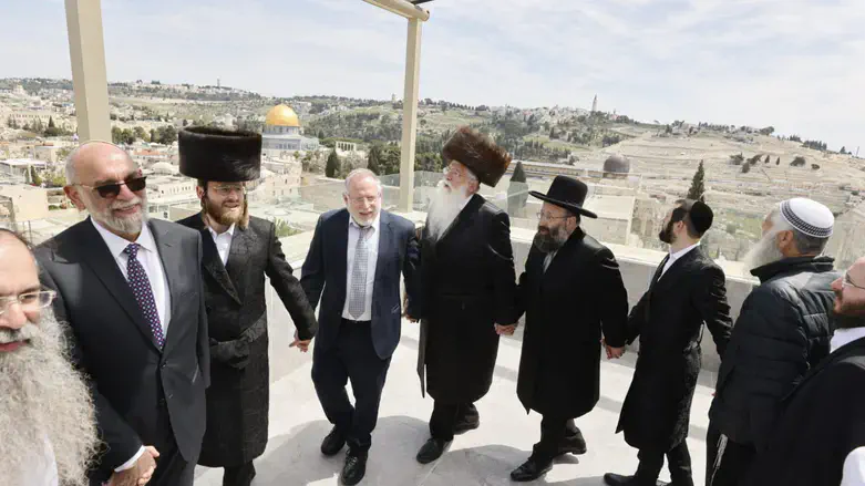 חנוכת עליית הגג והמעלית בישיבת הכותל