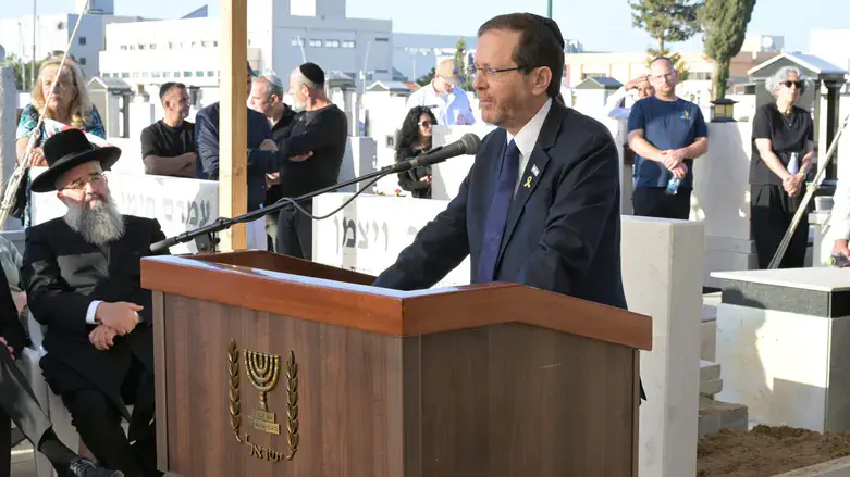 הנשיא הרצוג בהלוויה