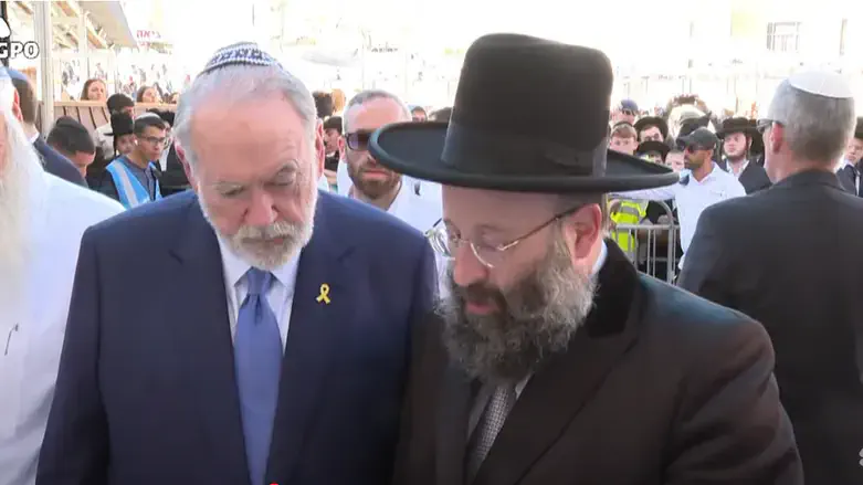 Mike Huckabee and Rabbi Shmuel Rabinowitz