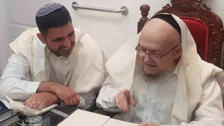 הרב מאזוז עם שלמה קרעי