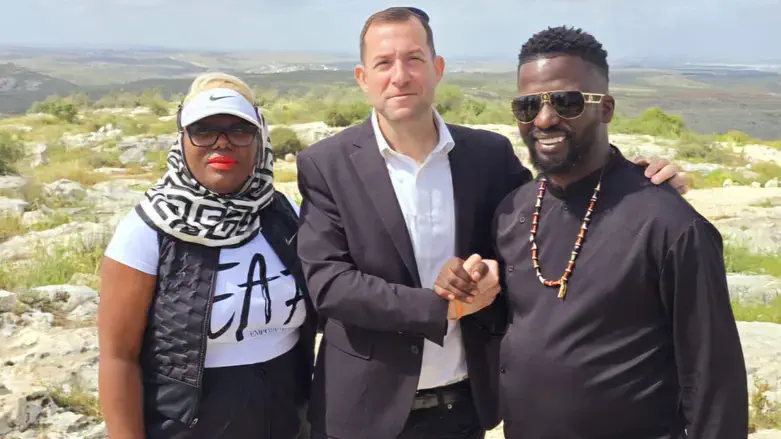 Yossi Dagan with the visiting South African MPs