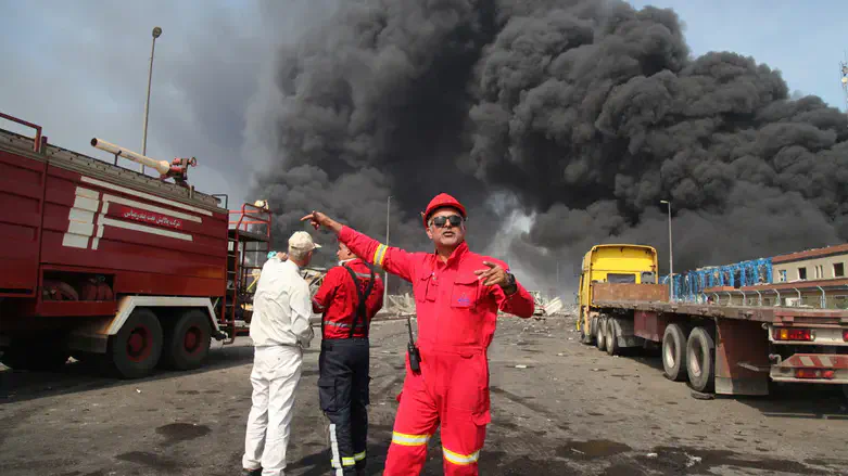 Smoke from explosion at Shahid Rajaee, Iran