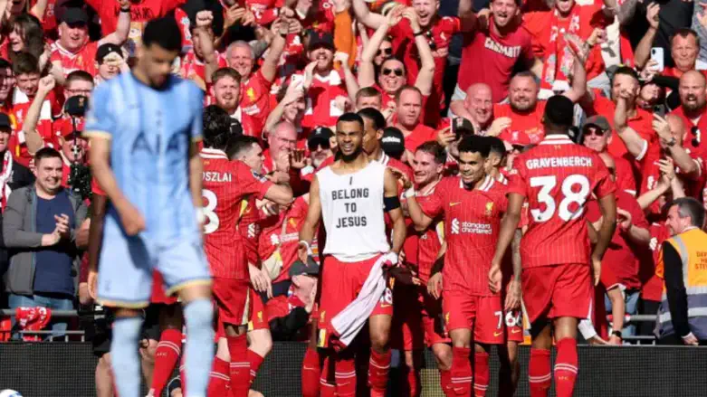 שחקני ליברפול חוגגים הערב אליפות