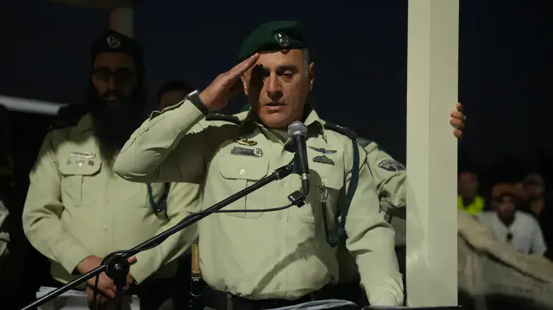 מפקד מג"ב בריק יצחק מצדיע ללוחם שנפל