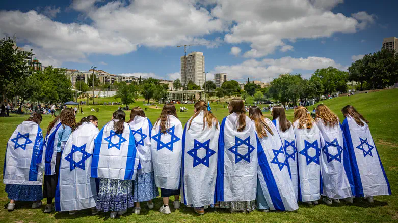 דור שלם מעודן נשמה ועז רוח, כיאה לשנת ע"ז. חוגגים ביום העצמאות