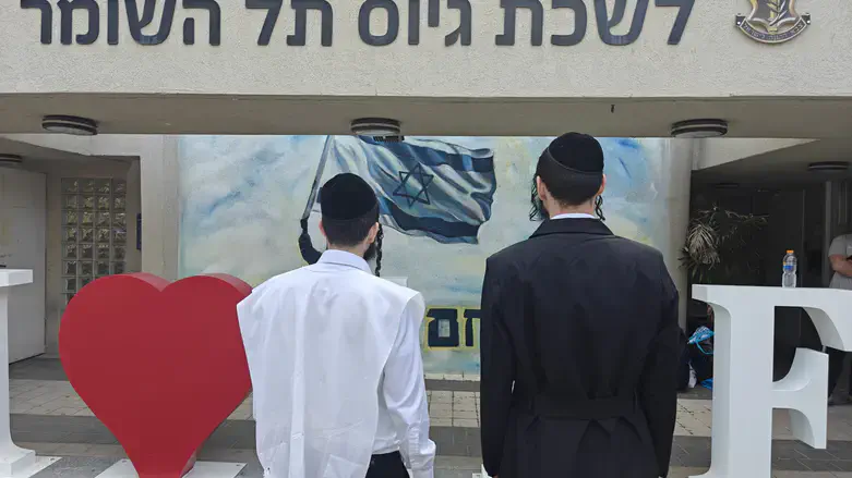 Haredim at the enlistment office