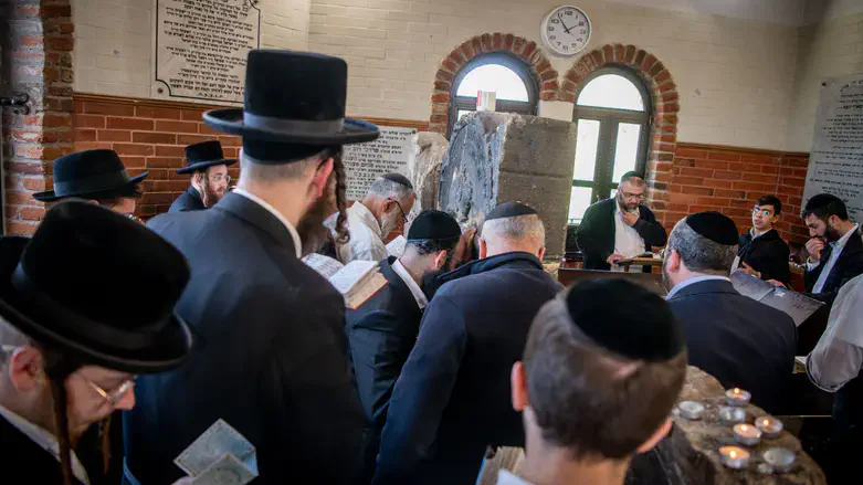 קברו של הרבי מקרעסטיר