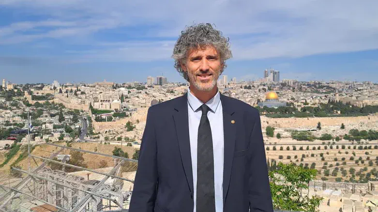 עו"ד יהושע פקס ממשרד דקר פקס לוי