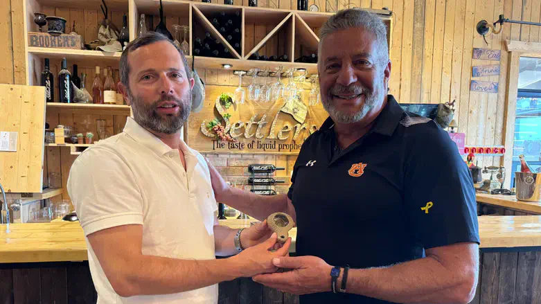 גנץ עם ברוס פרל