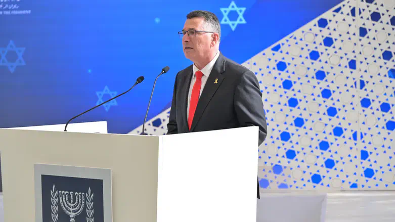 Гидеон Саар