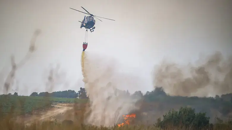 Helicopter fighting fires in the Jerusalem hills