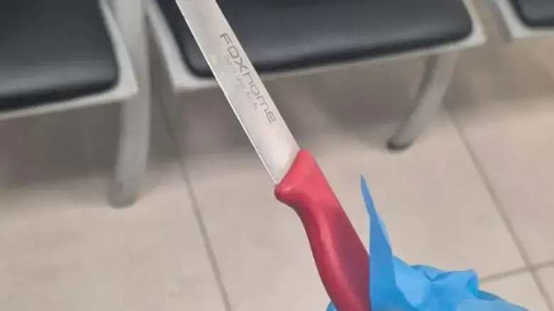 The knife held by the suspect