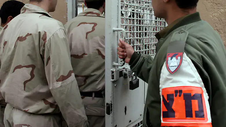 Arrest of draft dodgers, illustration