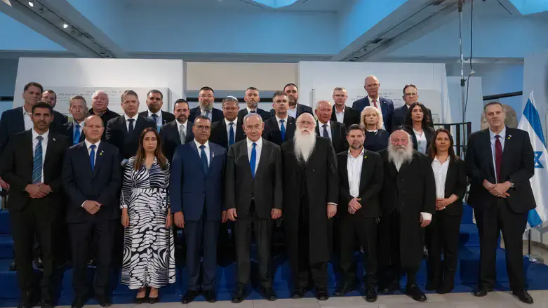 אז למה צריך שרים בעצם? כדי שמישהו יישא באחריות. שרי הממשלה