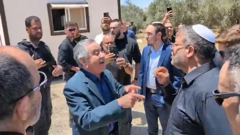 Minister Ben-Gvir confronts Rahat Mayor