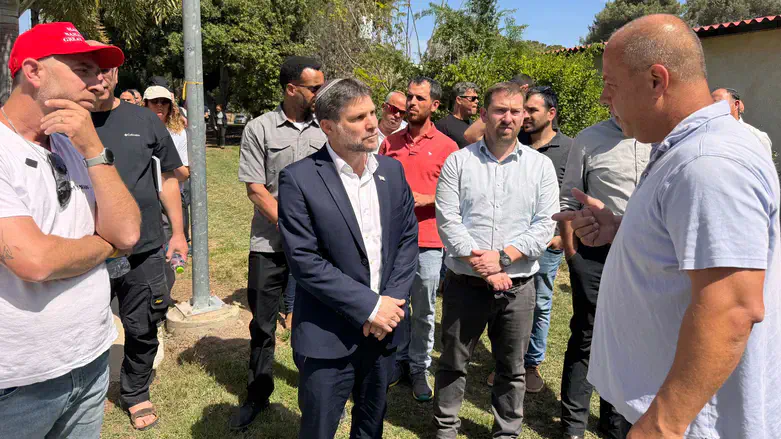 השר סמוטריץ' בנחל עוז
