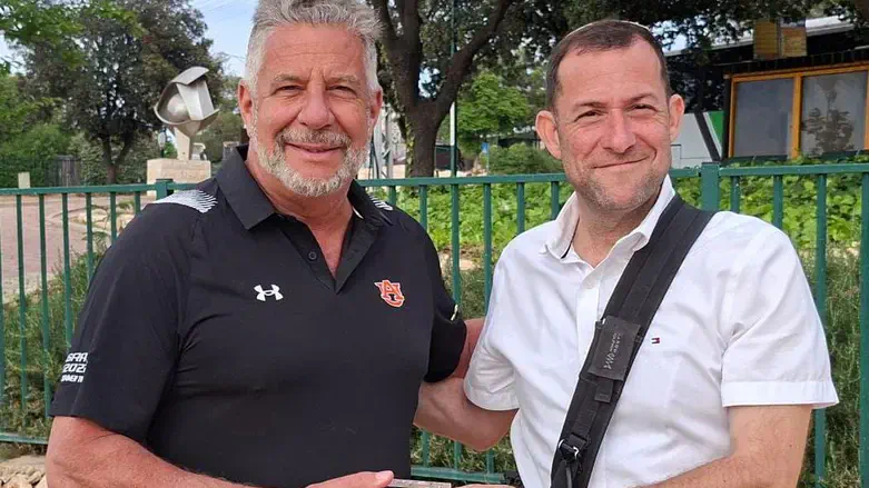 דגן עם ברוס פרל
