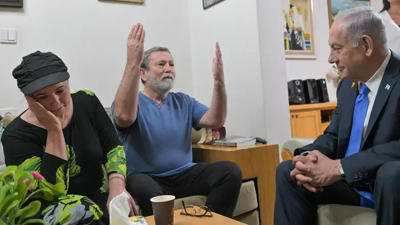 PM visits Feldman family after return of Tzvi Feldman's body