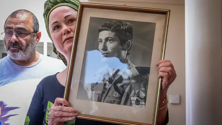 The family of Tzvi Feldman with a photo of him