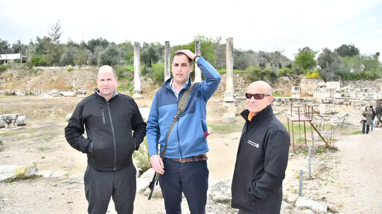 מנכ"ל משרד המורשת עם מנכ"ל מועצת שומרון