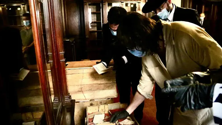The contents of the boxes found by the Court are examined under preservation protocols.