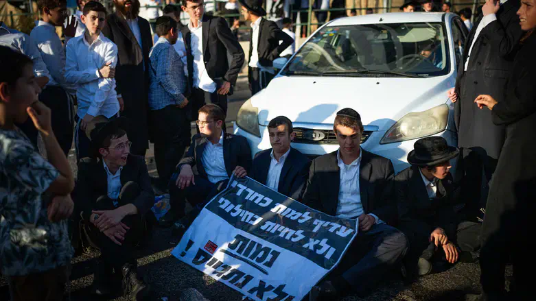 בחורי ישיבות מפגינים נגד הגיוס
