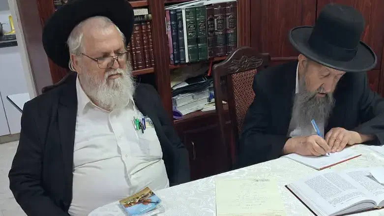 הרב מוצפי ביחד עם הרב אברהם הכהן