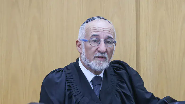 נציב תלונות הציבור על שופטים אשר קולה