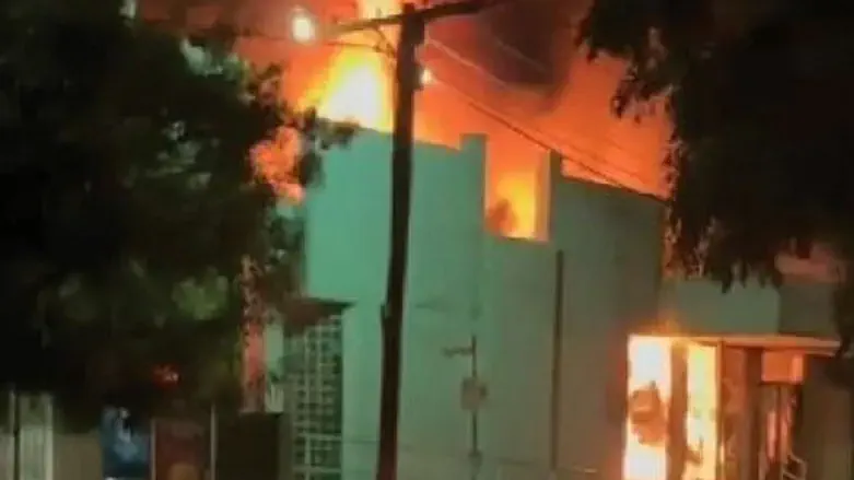 בית הכנסת שהוצת