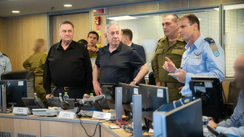 נתניהו עם בכירי צה"ל בזמן התקיפה