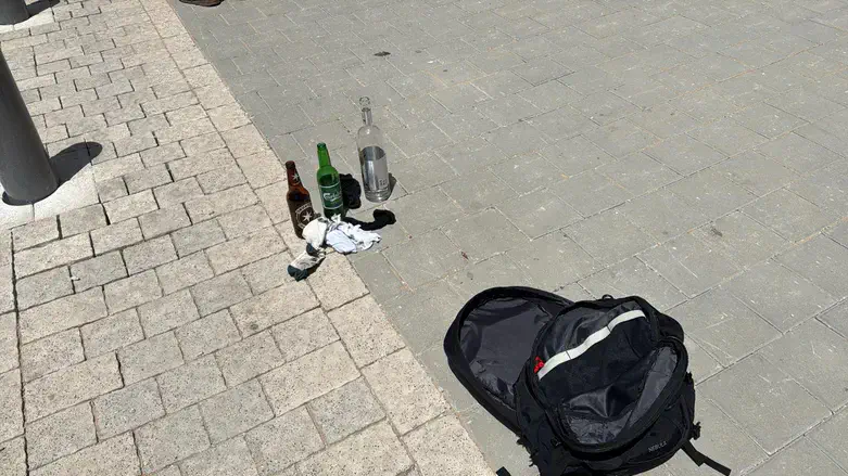 Bag found outside the US Embassy in Tel Aviv