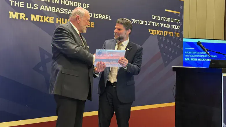 Майк Хакаби и Бецалель Смотрич