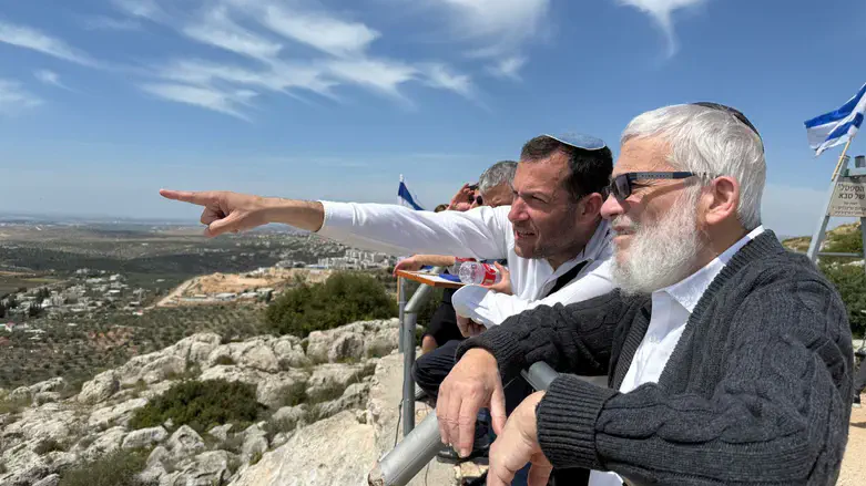 Rabbi Yosef Yitzchok Gutnick at Trump Lookout