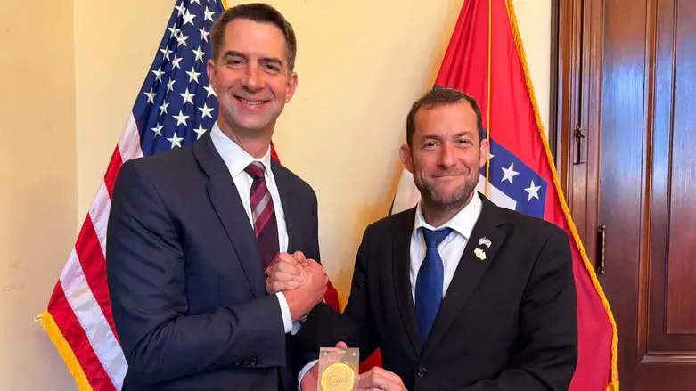 Том Коттон и Йоси Даган